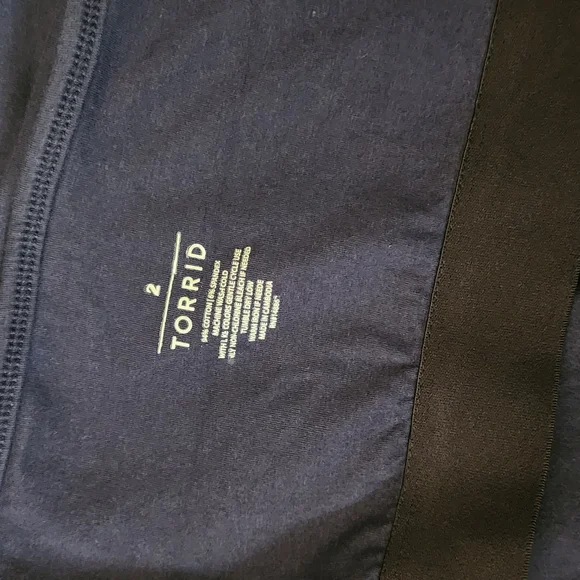 Torrid Navy Built In Bra Tank - Picture 3 of 3